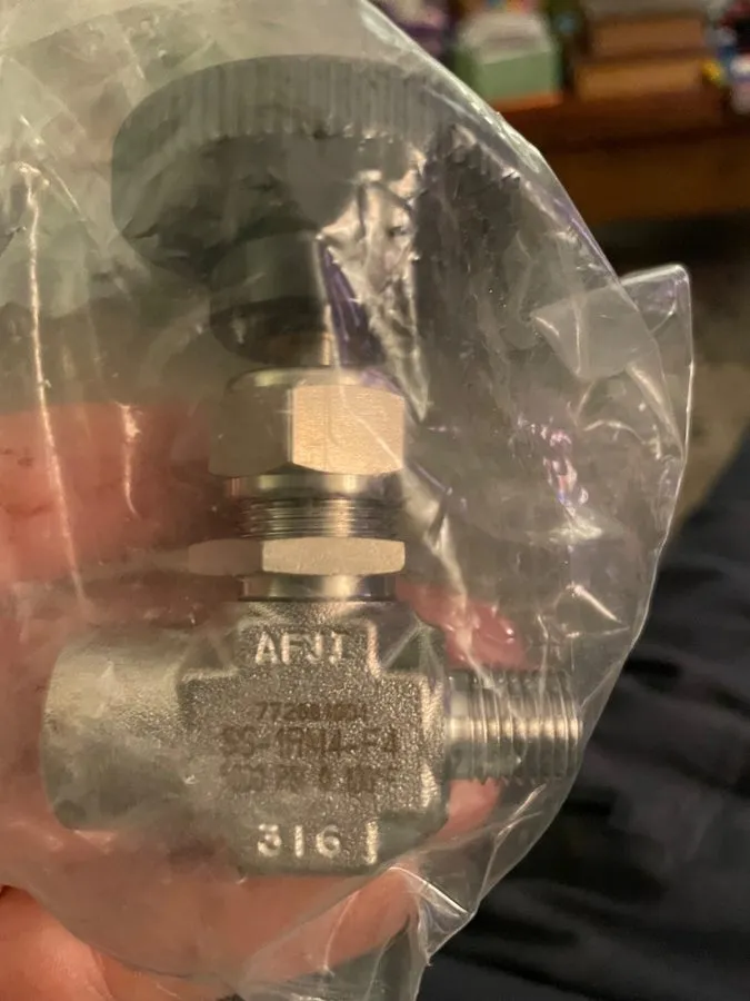 Клапан SS-1RM4-F4 Swagelok Needle Valve Shipping
