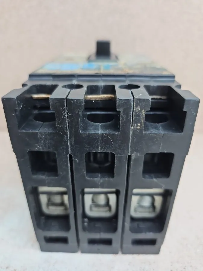 Автоматический выключатель Siemens ITE ED63B100 100 Amp 600V 3 Pole Sentron Bolt