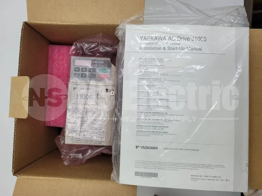 Частотный преобразователь Yaskawa J1000 inverter CIMR-JT2A0004BAA 0.4/0.75KW 220