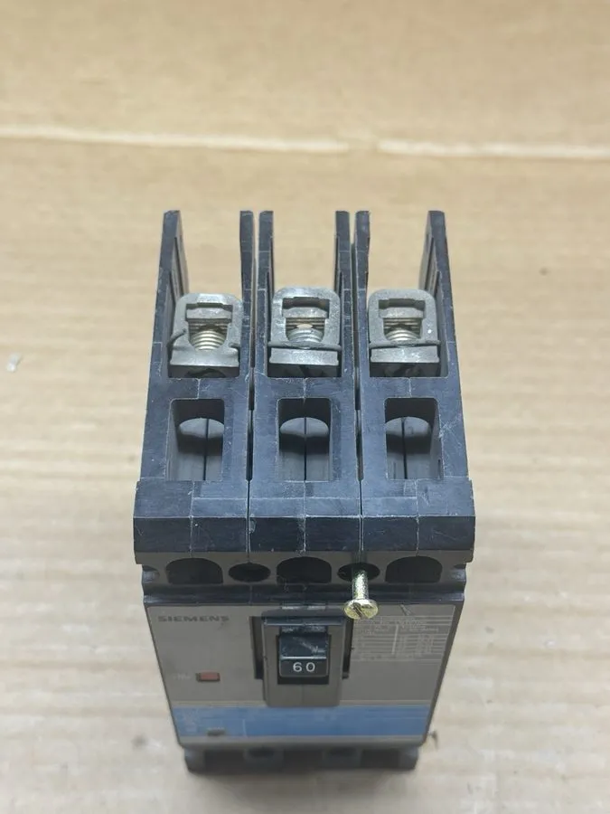 Автоматический выключатель ITE Siemens ED23B060 60 Amp 3 Pole 240 ED2 Sentron Ci — фото лота 1