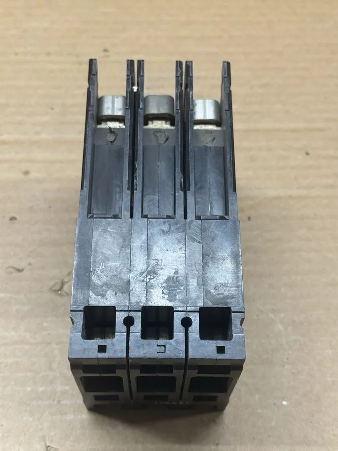 Автоматический выключатель ITE Siemens ED23B060 60 Amp 3 Pole 240 ED2 Sentron Ci — фото лота 2