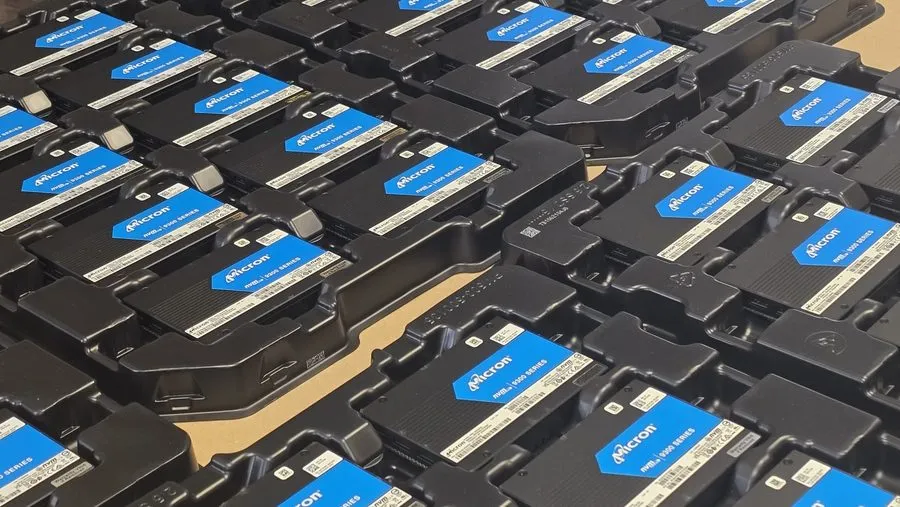 SSD-накопитель MTFDHAL3T8TDP Micron 9300 PRO 3.84TB PCI-E 3.0 x4 NVMe 2.5" TLC S
