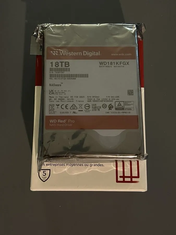 Жёсткий диск Western Digital WD Red Pro 18TB 3.5" SATA NAS HDD WD181KFGX — фото лота 2