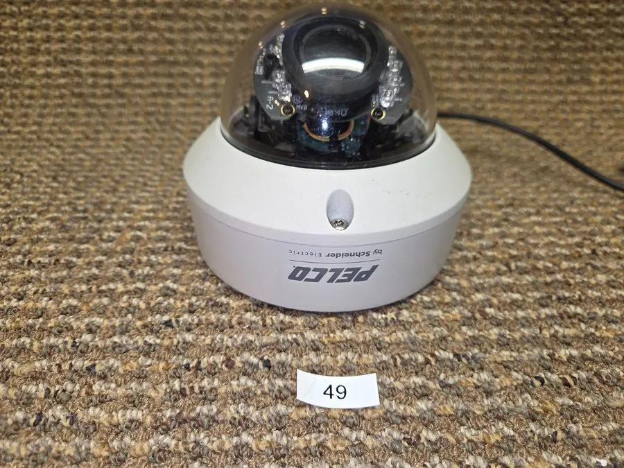 Камера Pelco FD5-IRV10-6 650 TVL Day/Night IR Outdoor Dome Camera, 2.8-10.5mm Le — фото лота 2