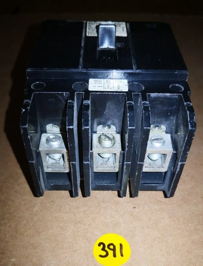 Автоматический выключатель Siemens BQCH3B060 Bolt-On Circuit Breaker 3 Pole 60 A