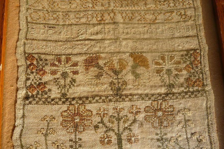 Лабораторный прибор antique primitive school girl needlework sampler 1733 123abc — фото лота 2