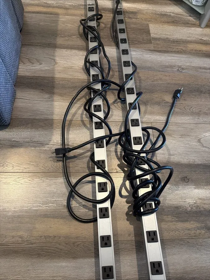 Стойка/шкаф TRIPP LITE PS4816 Outlet Strip,16 Outlet,15A,48" L,Gry 33L704
