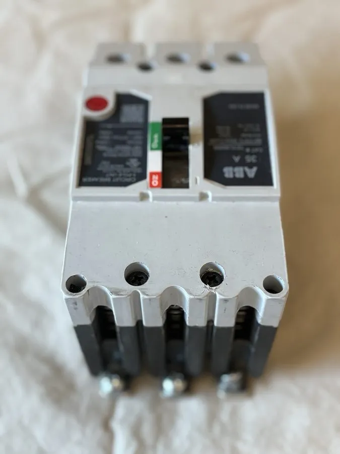 Автоматический выключатель ABB GE TEYL3035B 3 pole 35 amp 65kA@480v Bolt on Circ