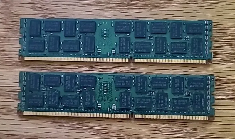 Модуль памяти Samsung 4GB 2Rx4 PC3-10600R M393B5170FH0-CH9 DDR3 Server Ram