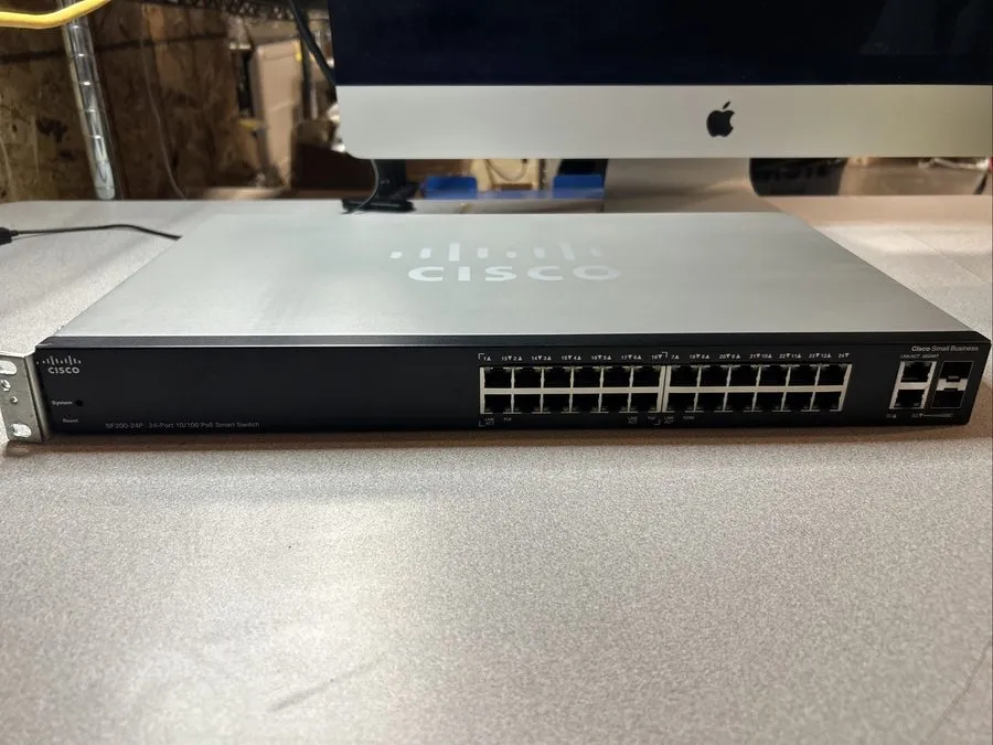 Коммутатор Cisco SF200-24FP 24-Port 10/100 PoE Smart Switch w/ Cord — фото лота 1