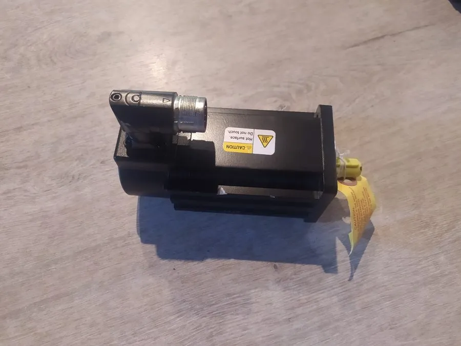Серводвигатель ALLEN-BRADLEY SERVO MOTOR 3-PHASE INVERTER DUTY VPL-B0752M-PJ12AA