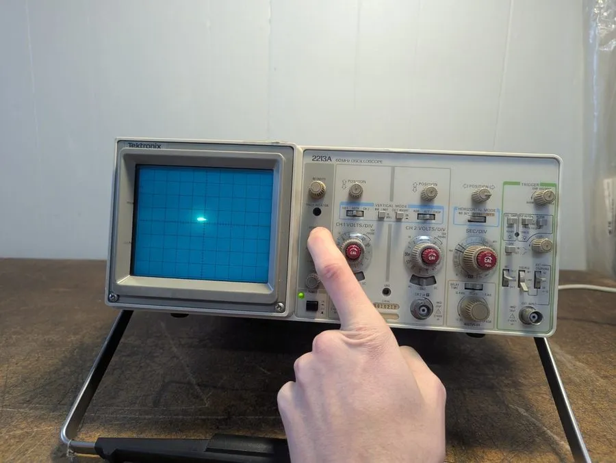 Осциллограф Tektronix 2213A 60MHz 2 Channel Oscilloscope.