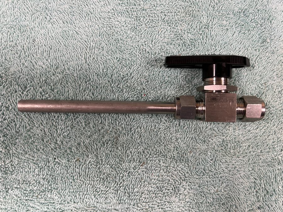 Фитинг Swagelok SS-43S6 Stainless Steel 3/8" Tube Fitting Manual Ball Valve