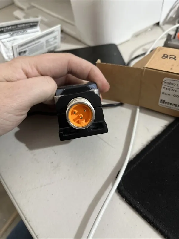 Датчик приближения PEPPERL FUCHS 908752 NBB20-L3M-US-C3-V93 PROXIMITY SENSOR — фото лота 1