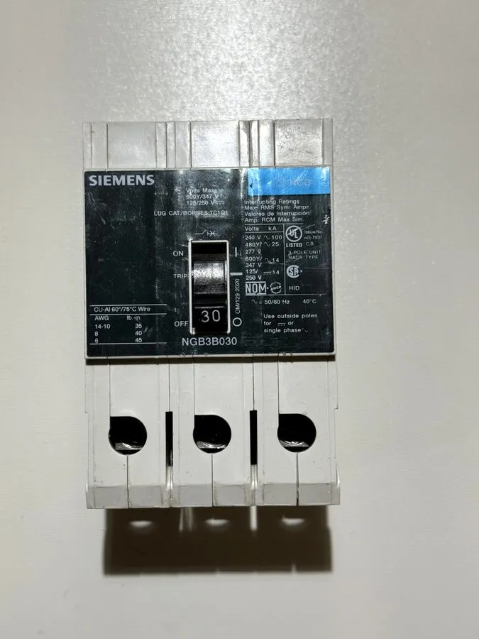 Автоматический выключатель Siemens NGB NGB3B030 3 Pole 30 Amp 480V Circuit Break — фото лота 1