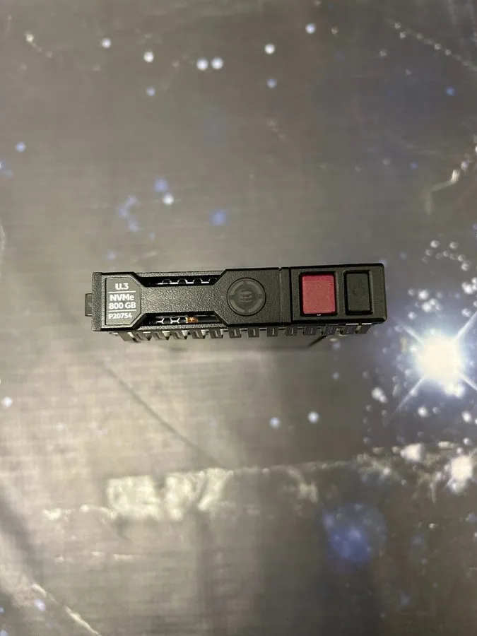 SSD-накопитель HPE P21841-001 800GB U.3 NVMe Gen4 MU SFF BC SSD P20754-001 Kioxi — фото лота 2