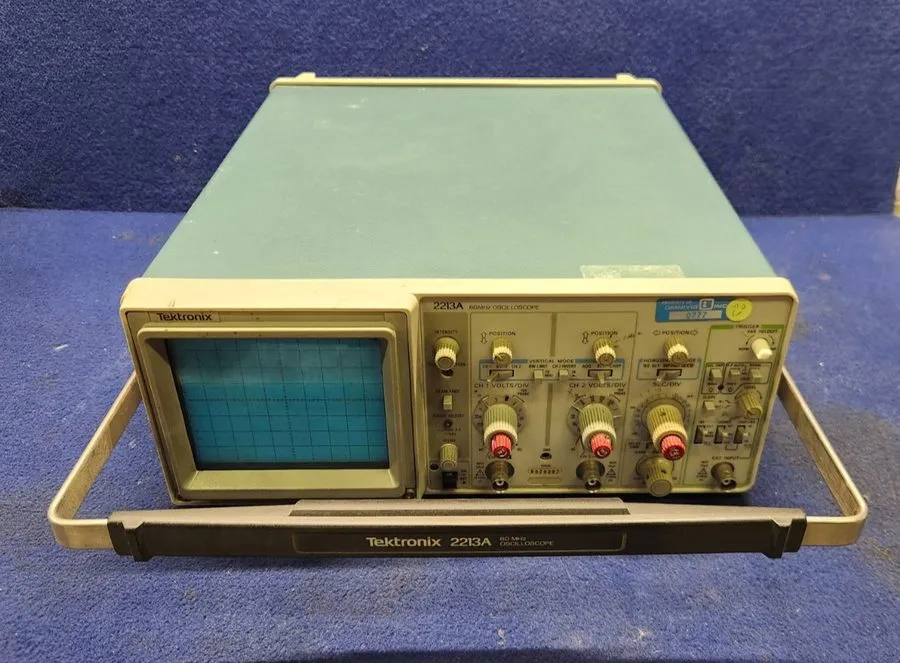 Осциллограф Tektronix 2213A 60MHz 2 Channel Oscilloscope.