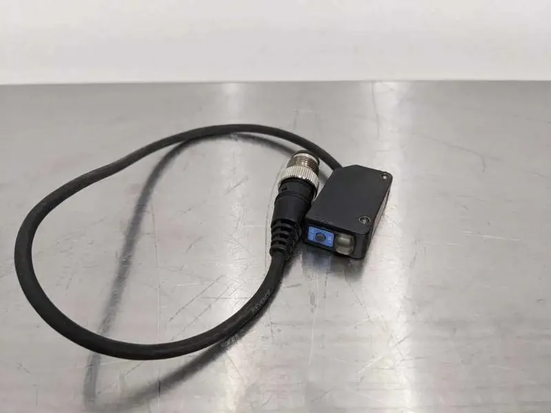 Фотоэлектрический датчик KEYENCE PZ-V13 BUILT-IN AMPLIFIER PHOTOELECTRIC SENSOR 