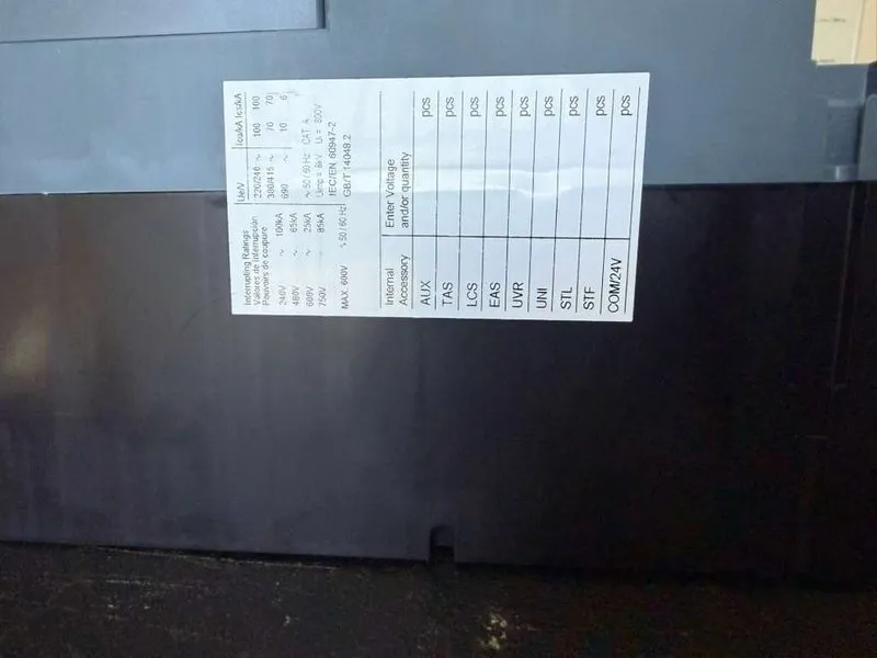 Автоматический выключатель Siemens 3VA5220-6EC31-0AA0 200A 3-Pole Molded Case Ci — фото лота 2