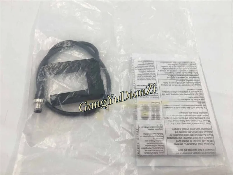 Фотоэлектрический датчик Omron E3Z-G81-M3J Groove Photoelectric Sensor 12-24VDC