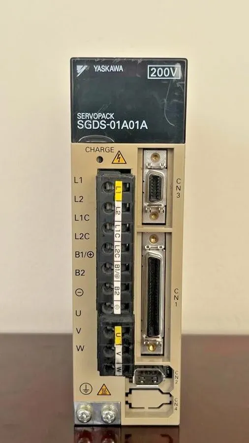 Сервопривод Yaskawa 100W Servopack SGDS-01A01A AC Servo Drive