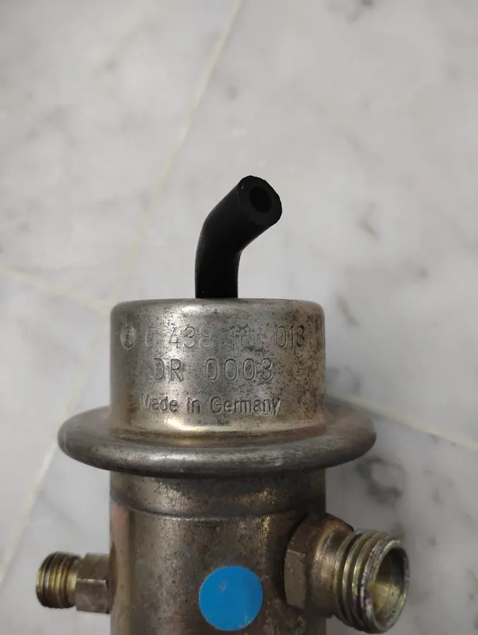 Трубопроводная арматура Mercedes 500SL Fuel Pressure Regulator R129, W124 000078 — фото лота 2