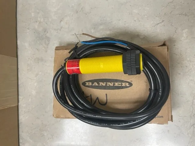 Фотоэлектрический датчик Banner S18AW3FF100 Photoelectric Sensor