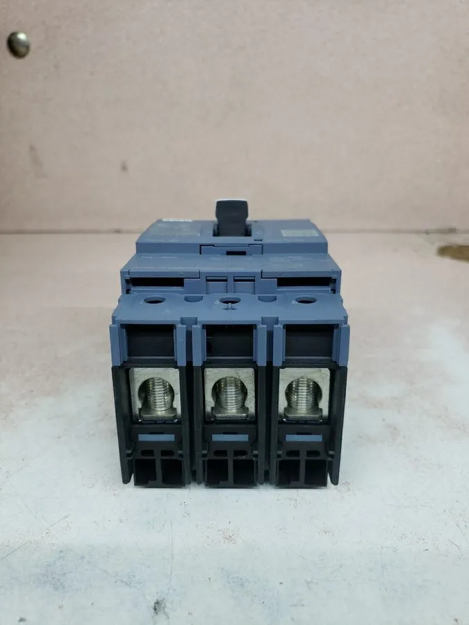 Автоматический выключатель SIEMENS 3VA4111-4ED34-0AA0 110 AMP CIRCUIT BREAKER 3 