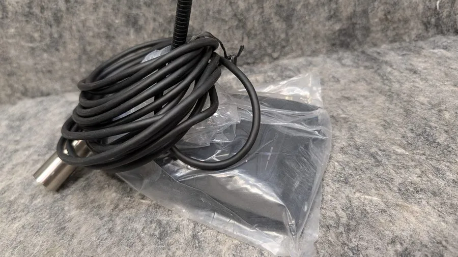 Микрофон Shure MX418D/S 18" Supercardioid Desktop Gooseneck Condenser Microphone