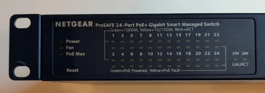 Коммутатор NETGEAR GS724TPv2 ProSAFE 24-port PoE+ Smart Managed Switch AND 2 SFP