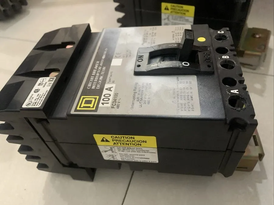 Автоматический выключатель KCP34100 Square D Bolt-On 480V 100A 3 pole circuit br — фото лота 1