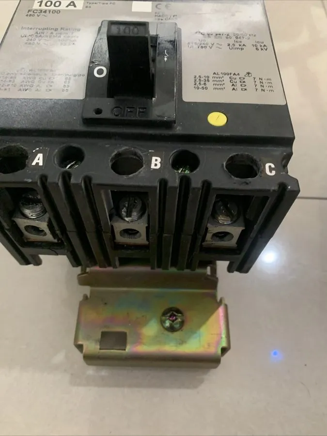 Автоматический выключатель KCP34100 Square D Bolt-On 480V 100A 3 pole circuit br — фото лота 2
