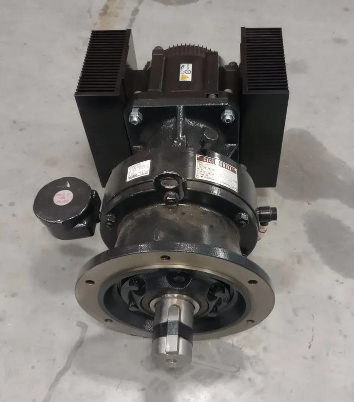 Серводвигатель YASKAWA SGMGV-44DDA61 SERVO MOTOR — фото лота 1