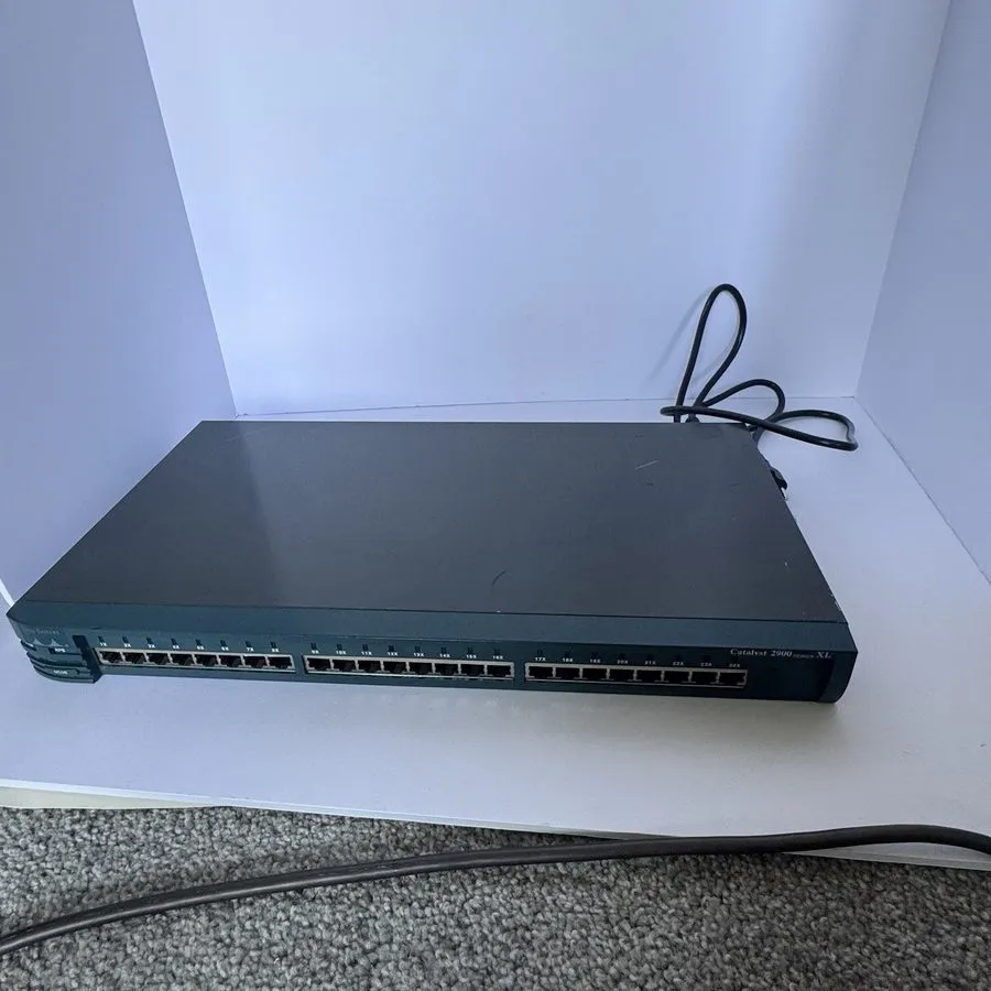 Коммутатор Cisco WS-C2924-XL-EN Catalyst 2900 XL 24-Port 10/100 Ethernet Switch