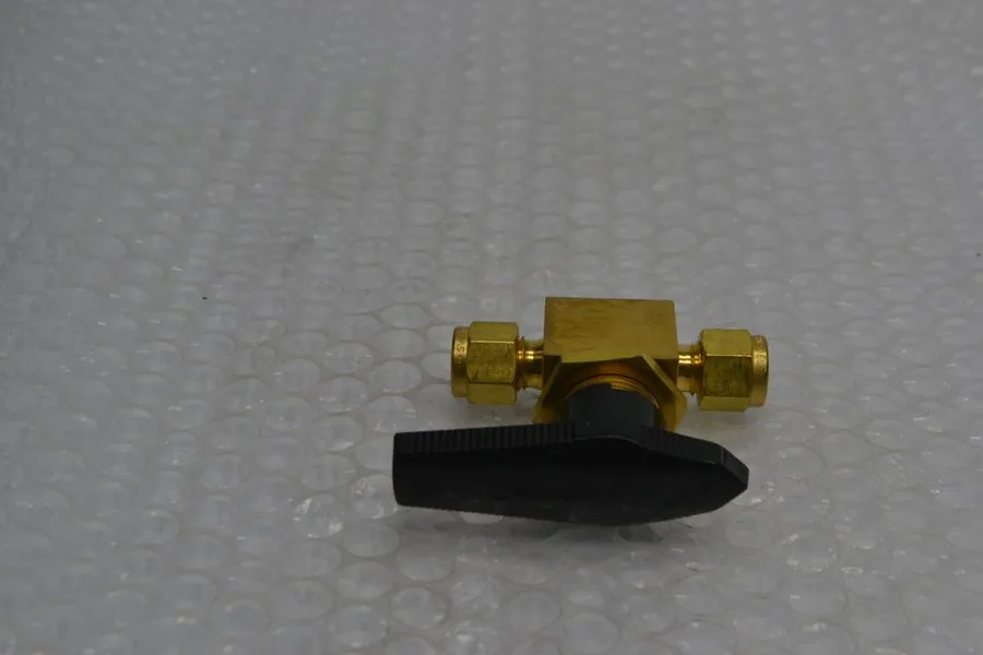 Клапан swagelok lever B-43S4 3000 PSI 1/4” LEVER VALVE