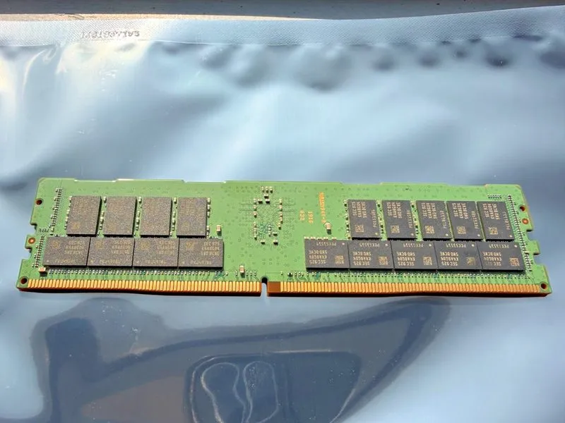 Модуль памяти SUPERMICRO M393A4K40DB3-CWE 32GB PC4-25600 DDR4-3200 2Rx4 ECC RDIM — фото лота 2