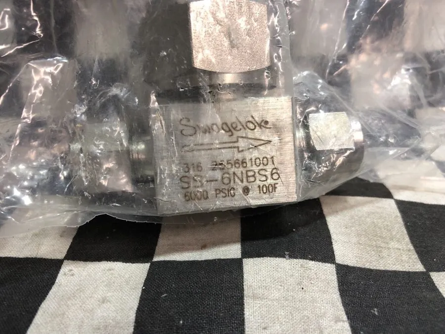 Клапан Swagelok SS-6NBS6 Manual Stainless Needle Valve 6000psi 3/8in Tube