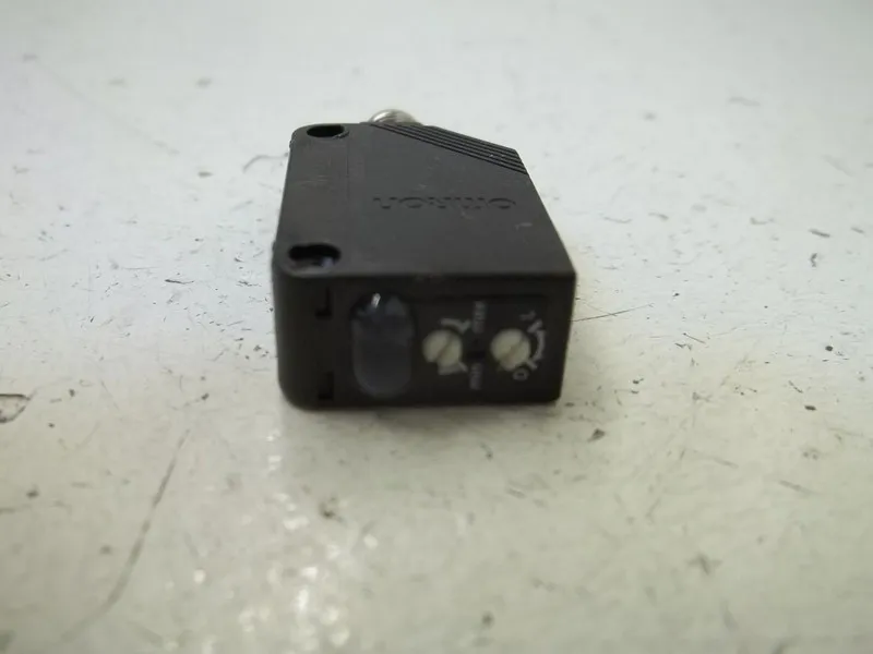 Фотоэлектрический датчик OMRON E3Z-L86 PHOTOELECTIC SENSOR SWITCH UNMP