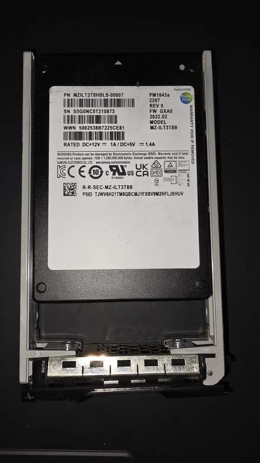 SSD-накопитель 3.84TB SSD Samsung PM1643a 2.5" SAS MZ1LT3T8HBLS-00007 MZ-ILT3T8B