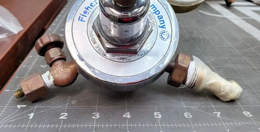 Трубопроводная арматура Fisher Scientific FS-100 CO2 Gas Regulator Compressed Ga