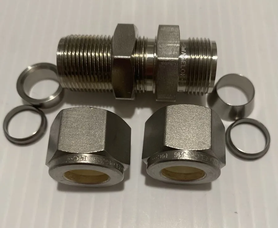 Фитинг Swagelok Stainless Steel Bulkhead Union Fitting 3/4" OD Tube SS-1210-61