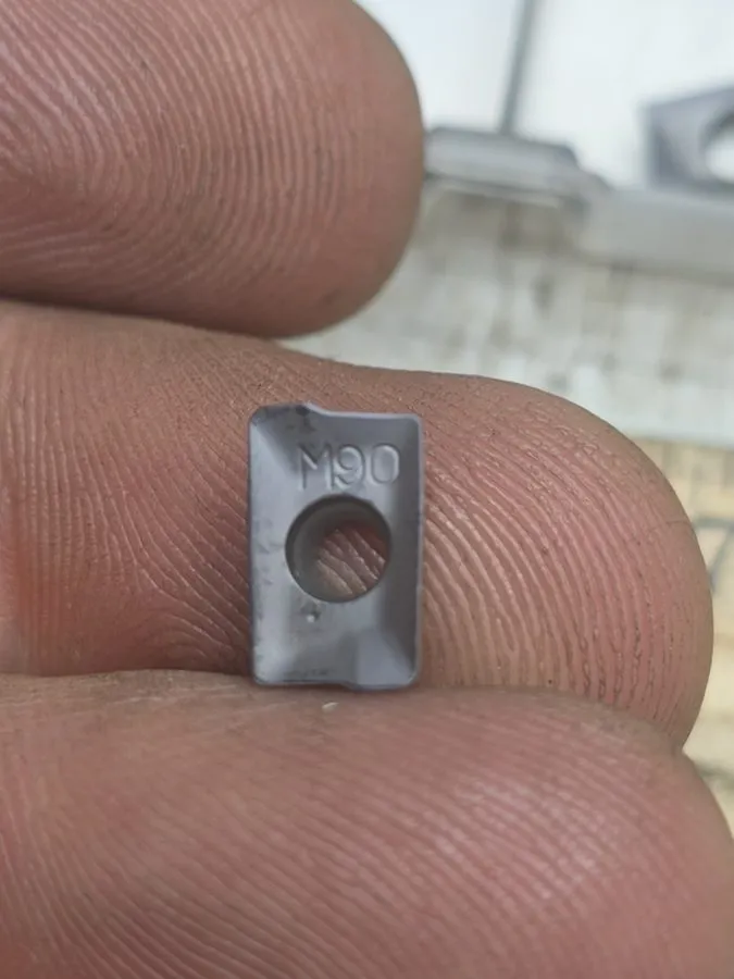 Режущий инструмент Iscar HM90 APKT 100308R IC830 Carbide Shoulder Milling Insert — фото лота 2