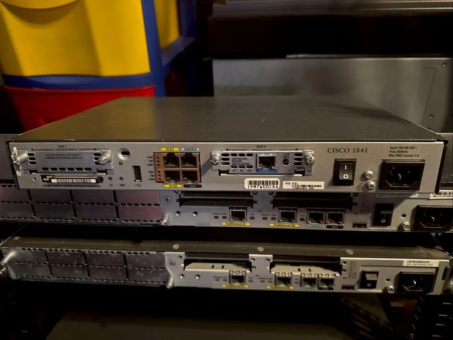 Маршрутизатор CISCO 1841/K9 Integrated Router ADVENTEPRISE ios-15.1 256D/128F 1D