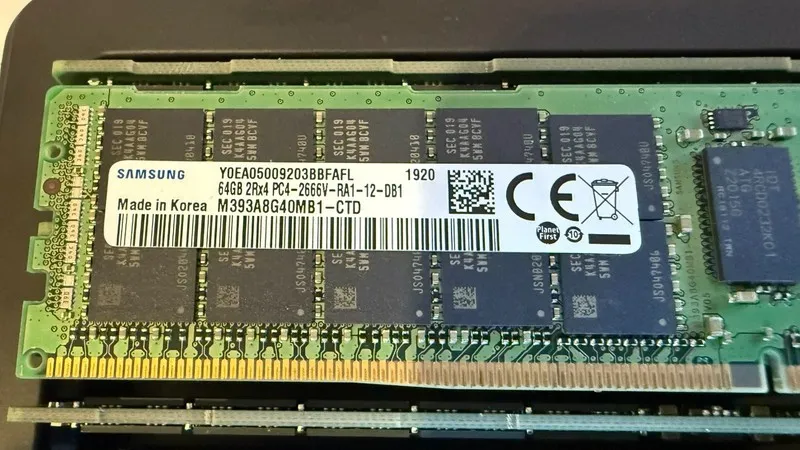 Модуль памяти Samsung 64GB 2Rx4 PC4-2666 ECC RDIMM DDR4 RAM like M393A8G40MB2 — фото лота 1