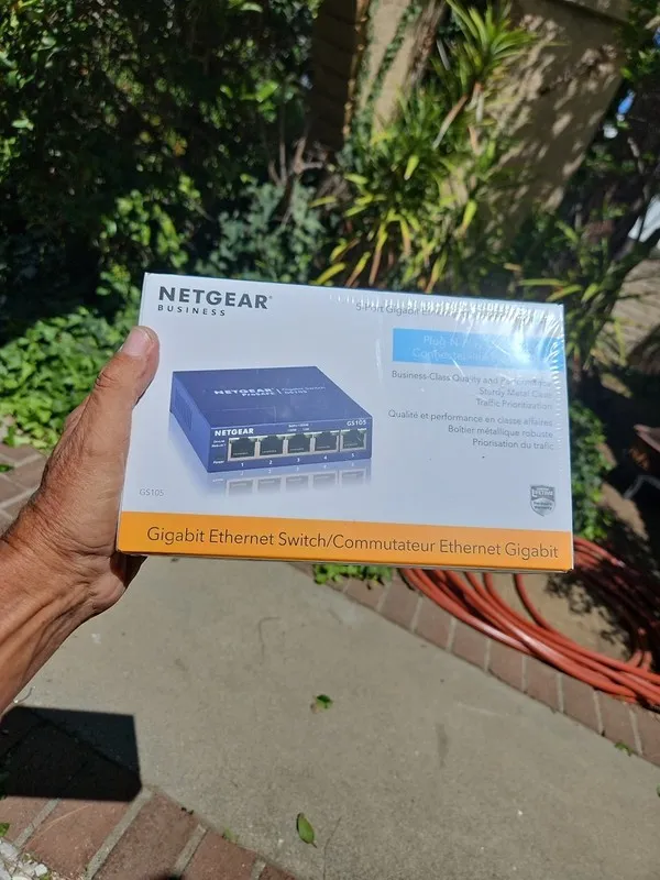 Коммутатор NETGEAR PROSAFE 5-PORT GIGABIT DESKTOP SWITCH MODEL No GS105