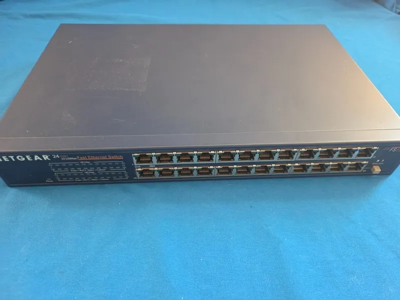 Коммутатор NetGear FS524 24-Ports 10/100 mbps Fast Ethernet Switch