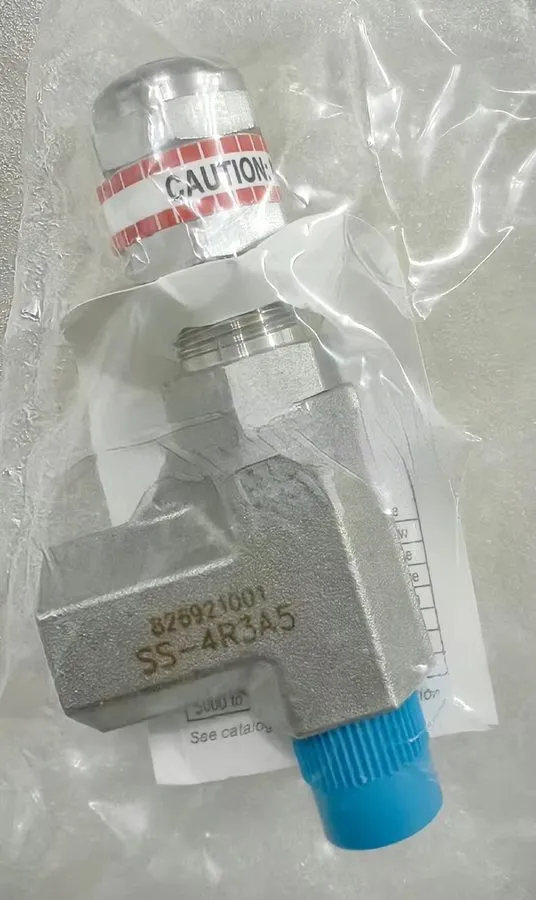 Клапан SWAGELOK SS-4R3A5 724808001 Gauge Filter Valve Manifold