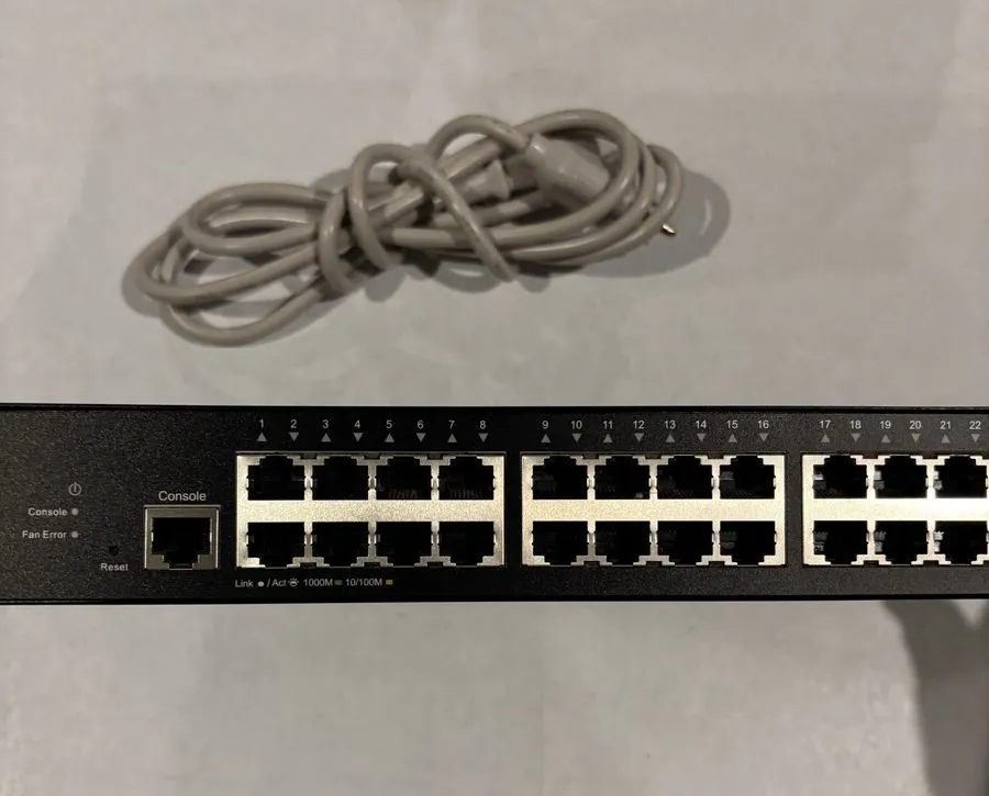 Коммутатор D-Link DGS-1250-28X 28-Port Smart Managed Switch GUARANTEED — фото лота 2