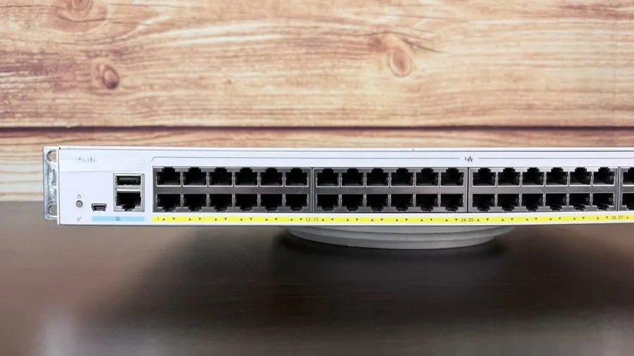 Коммутатор Cisco CBS250-48P-4X Gigabit 48-Port Ethernet PoE Smart Managed Switch