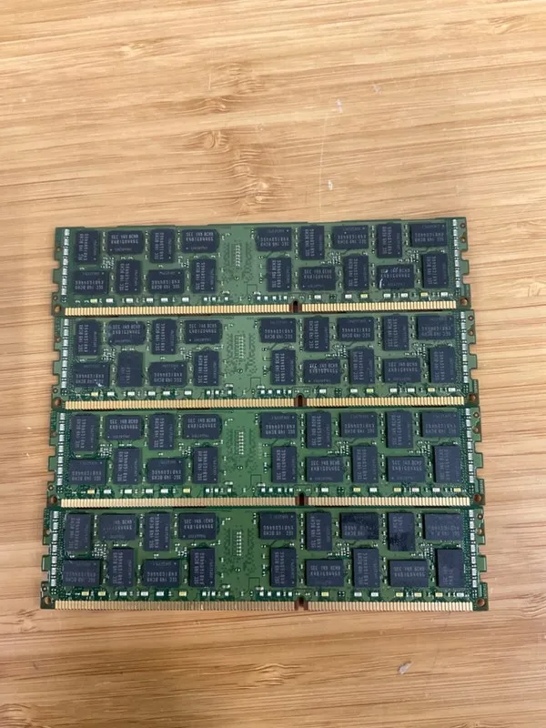 Модуль памяти Samsung 4GB PC3L-10600R DDR3L Server RAM M393B5170GB0-CH9Q9